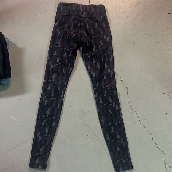 Size 2 Lululemon Stained Glass Wonder Under Pants - Picture 3 of 5